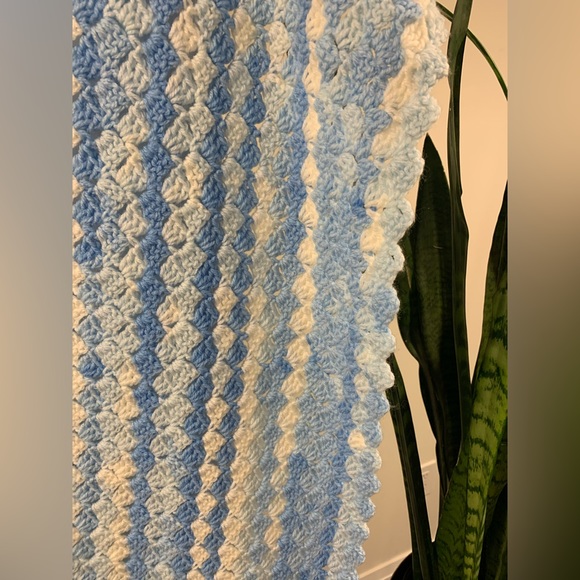 Beautiful soft blue crochet throw new - Picture 2 of 5